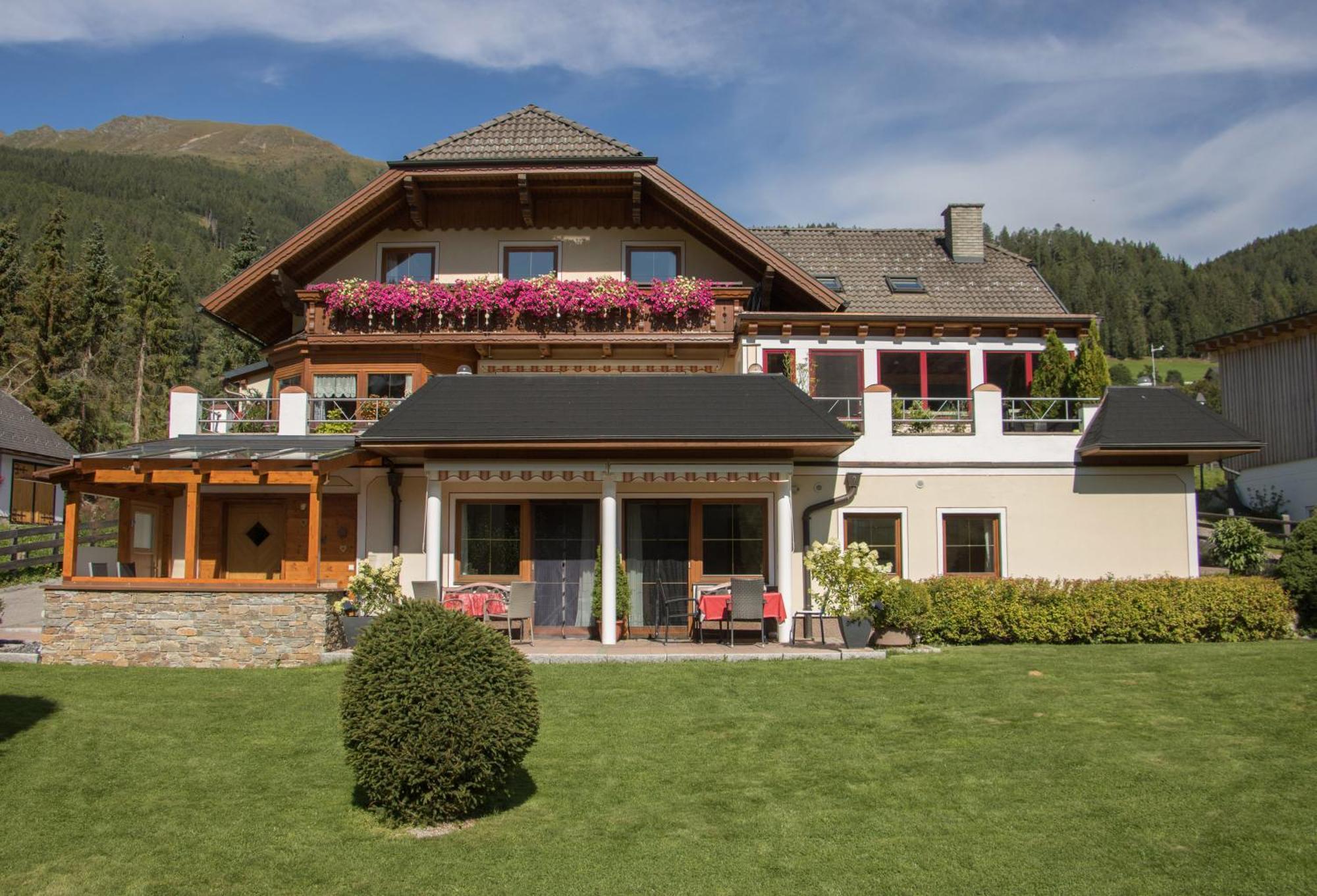 Lungau Apartment - Ferienwohnung Haus Esl Hintergöriach エクステリア 写真